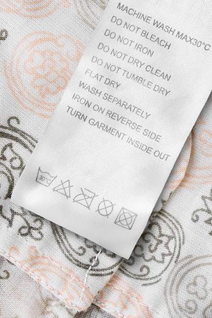 zestaw kosztorysów i próbek haftów